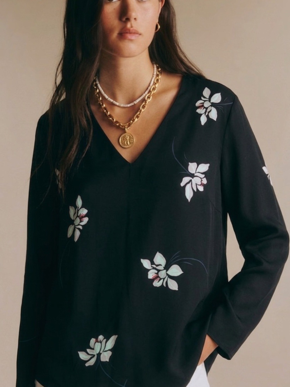 Dynamite Black Floral V-Neck Blouse Size Medium